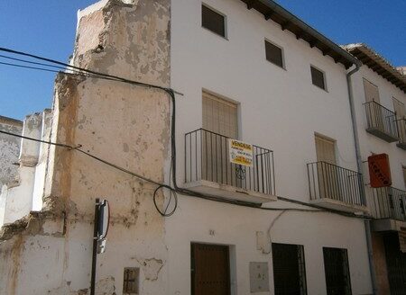 v2118 Baza, Granada