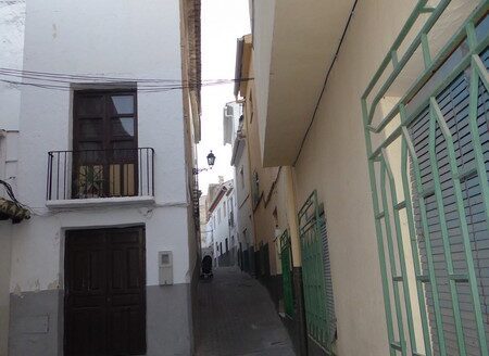 v2390 Baza, Granada