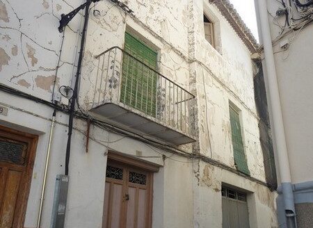 v2472 Baza, Granada